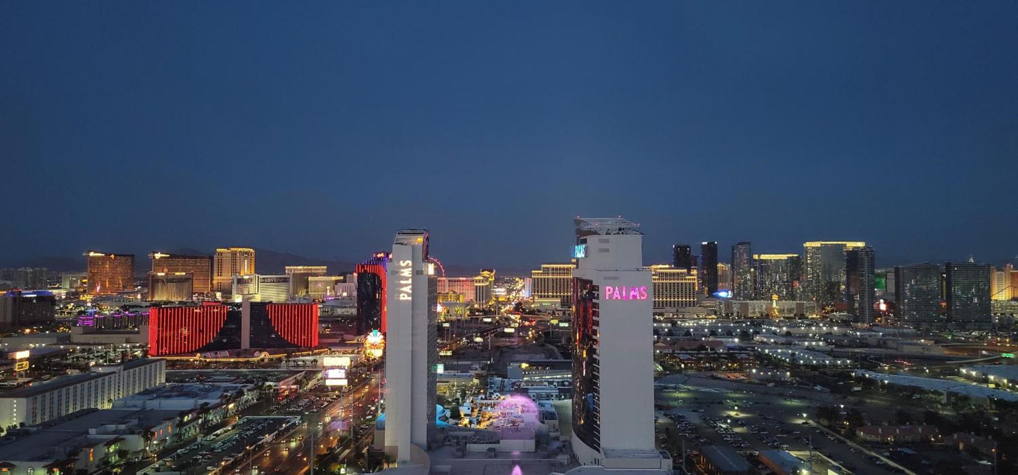 Palms Place Luxury 35th Floor Unit With Amazing Strip View Apartahotel *
